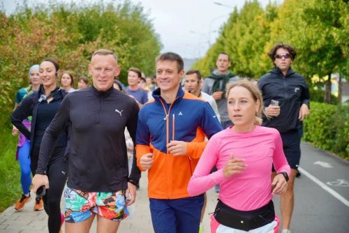 Для участников урбанистического форума провели беговую экскурсию по набережной Кабана