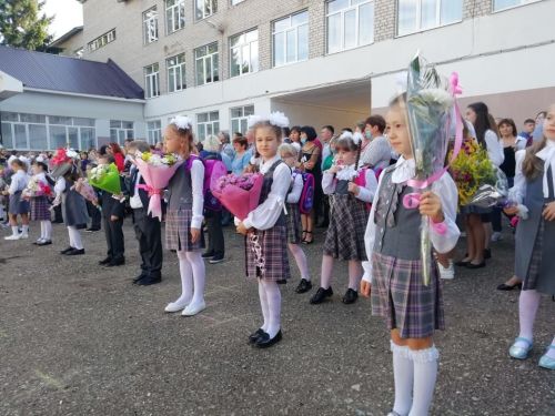 В новом учебном году в школы Лениногорска и района пришли 744 первоклассника