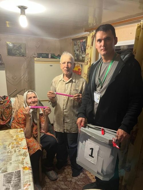В Лениногорске поздравили семейную пару с 64-летием совместной жизни