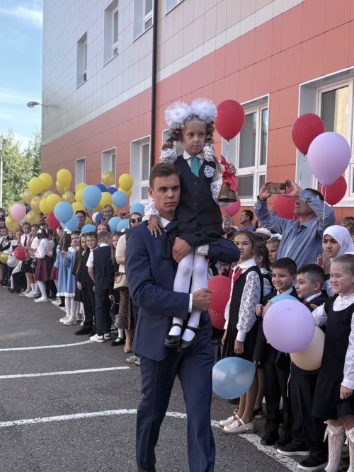 День знаний и 75-летие отметили во второй школе Лениногорска