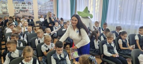 В школе №6 Лениногорска прошло торжественное посвящение первоклассников в пешеходы
