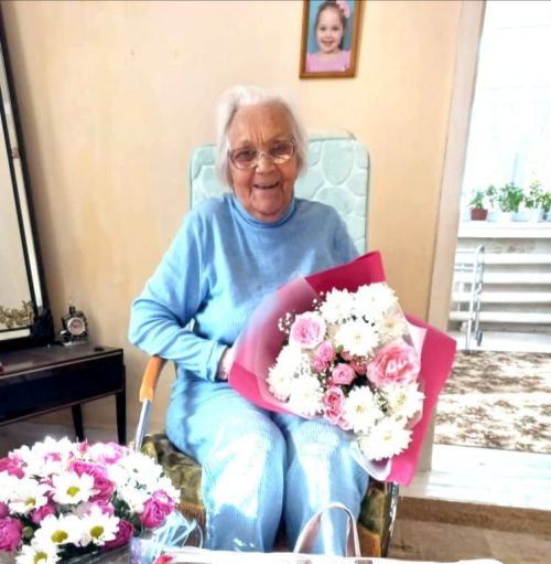 Веру Тимофееву из Лениногорска поздравили с 95-летием и Днём учителя