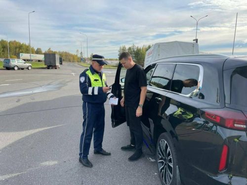 Автоинспекторы и дорожники призвали водителей в РТ не садиться за руль уставшими