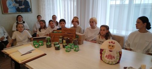 Космонавт Антон Шкаплеров посетил Детский дом Лениногорска