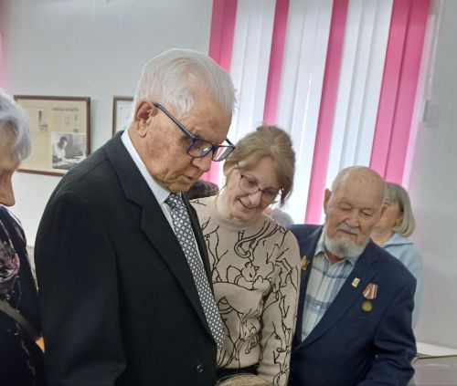 Ветераны побывали на выставке, посвященной юбилею «Лениногорских вестей»