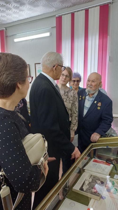 Ветераны побывали на выставке, посвященной юбилею «Лениногорских вестей»