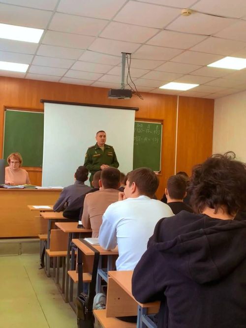 Студентам колледжей в РТ рассказывают о службе по контракту в Войсках беспилотных систем