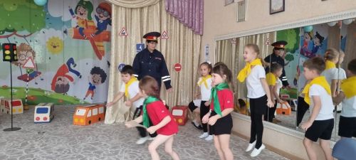 В детском саду № 29 Лениногорска прошло веселое мероприятие по правилам дорожного движения