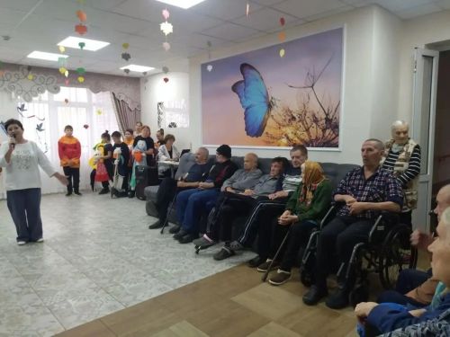Юные актеры устроили для постояльцев дома-интерната Лениногорска концерт