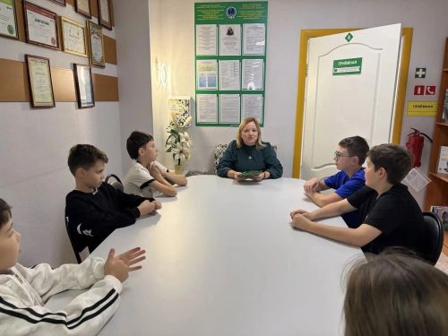Специалисты Лениногорска провели с подростками круглый стол «Мы вместе»