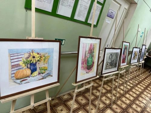 В художественной школе состоялась выставка пенсионеров по программе «Активное долголетие»