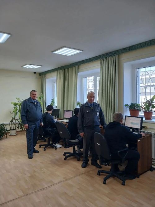 Экзамен по управлению самоходными машинами лениногорские курсанты сдавали на снегоболотоходе