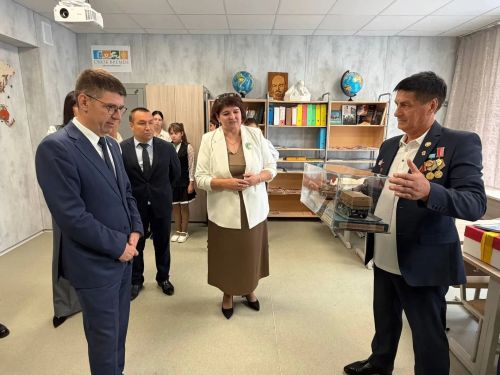 Глава Лениногорского района принял участие в открытии класса для юных аграриев