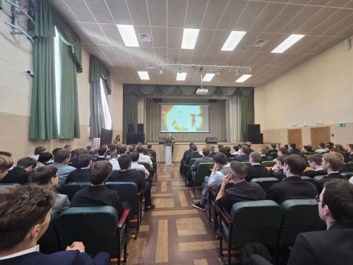 В Лениногорском техникуме состоялась встреча с курсантом Казанского танкового училища