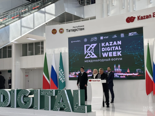 Минниханов поставил задачу внедрять ИИ в приоритетные отрасли Татарстана
