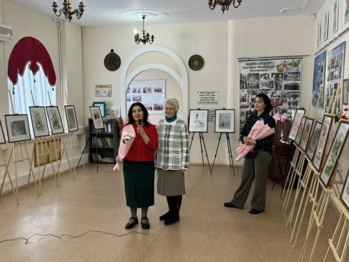 В детской художественной школе Лениногорска открылась первая выставка работ взрослых