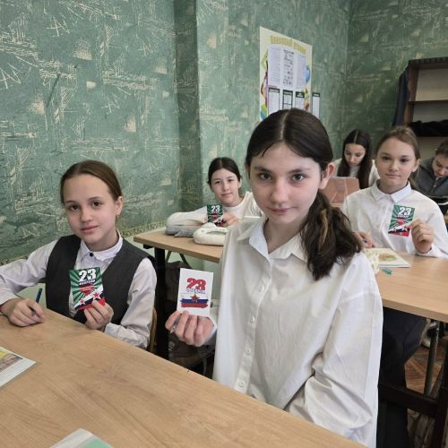 В школе Лениногорска ученики написали письма бойцам СВО