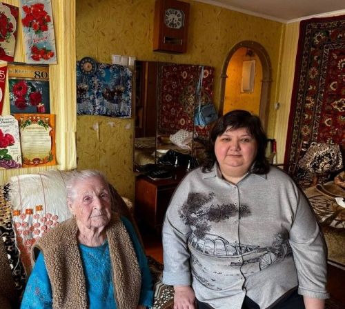 В Лениногорске поздравления с 98-летием приняла ветеран труда