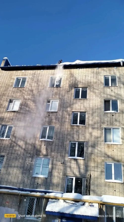 В Лениногорске из-за пришедшей оттепели возрасла опасность схода с крыши снега и наледи