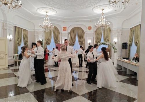 В Лениногорске состоялся молодежный бал