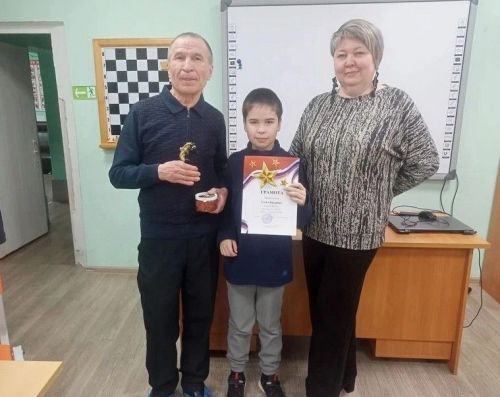 В Лениногорске прошел турнир «Папа и я — шахматная семья»