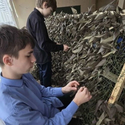 Школьники Лениногорска приобрели и отправили на фронт гумгруз