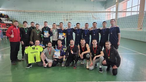 В Лениногорске на площадке спорткомплекса «Юность» прошли соревнования среди сельской молодежи по волейболу
