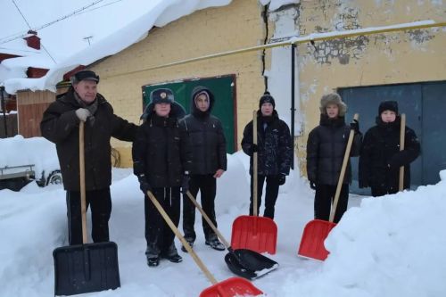 Жители республики активно помогают в расчистке городов и районов Татарстана после снежной бури