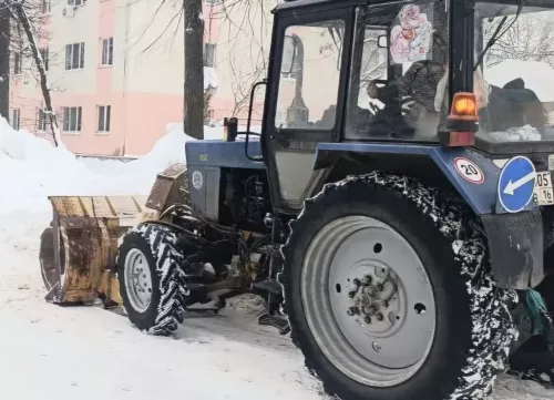 Жители улицы Кошевого в Лениногорске объявили благодарность трактористу и дворникам
