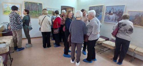 Лениногорские жители старшего возраста побывали на выставке Олега Кульпина