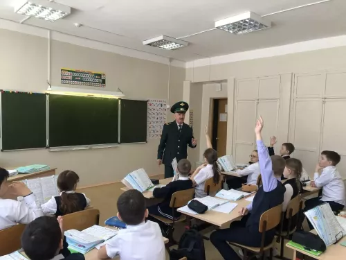 На встрече с лениногорскими школьниками руководитель заказника»Степной» рассказал о редких видах растений и животных