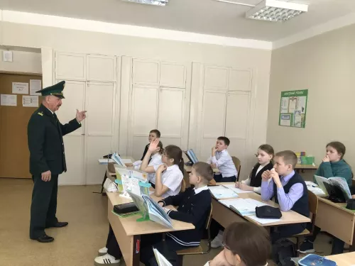 На встрече с лениногорскими школьниками руководитель заказника»Степной» рассказал о редких видах растений и животных