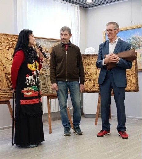 В Лениногорске открылась выставка работ деревянного зодчества