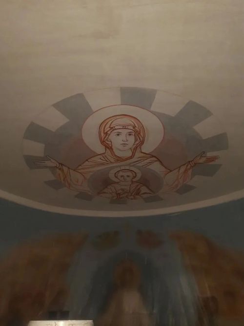 В Лениногорском районе художники - иконописцы расписывают стены и свод церкви