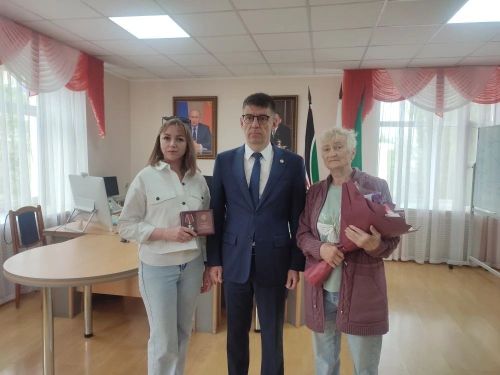 В Лениногорске награды получили семьи военнослужащих