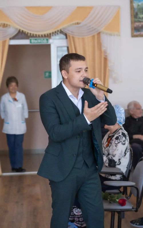 Волонтеры Управления подземного ремонта скважин поздравили с праздником подопечных Нурлатского дома-интерната