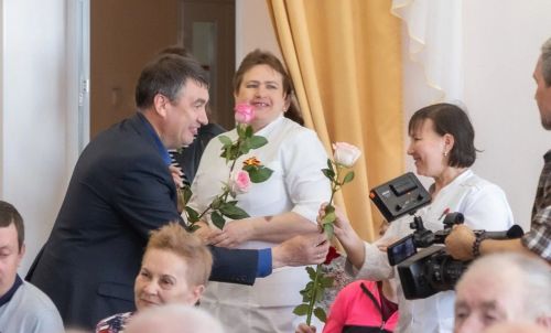 Волонтеры Управления подземного ремонта скважин поздравили с праздником подопечных Нурлатского дома-интерната