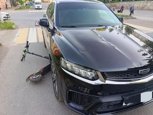 В Лениногорске на пешеходном переходе сбили самокатчика