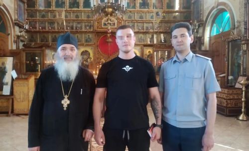 В Лениногорске боец СВО в отпуске посетил храм