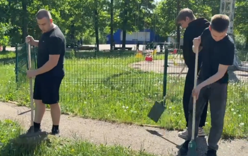 В Лениногорске в «День лесопарка» на субботник вышли 500 человек