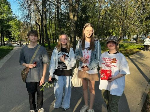 Участники центра «Логос» в Лениногорске раздавали прохожим города Георгиевские ленты