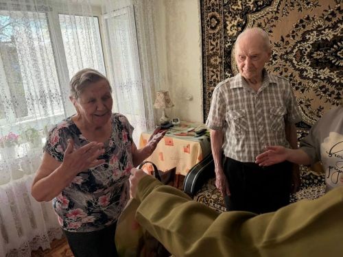 Молодежь Лениногорска поздравила с Днем Победы ветеранов тыла