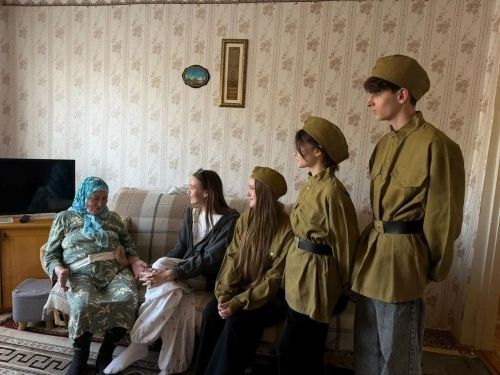 Молодежь Лениногорска поздравила с Днем Победы ветеранов тыла