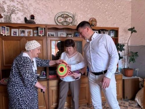 В Лениногорске с 99-летием поздравила бывшего главного врача