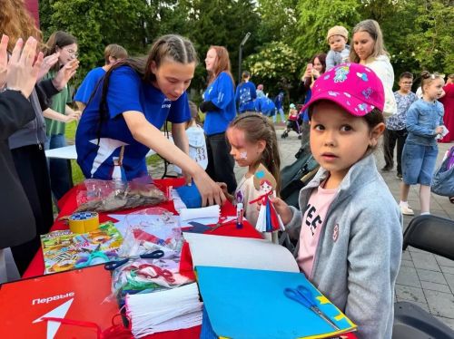 В Лениногорске у фонтана состоялся семейный фестиваль «Многоликая Россия»