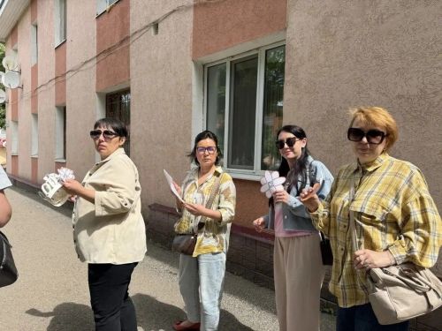 Сотрудники Центральной библиотеки Лениногорска провели акцию «Дарю тепло»