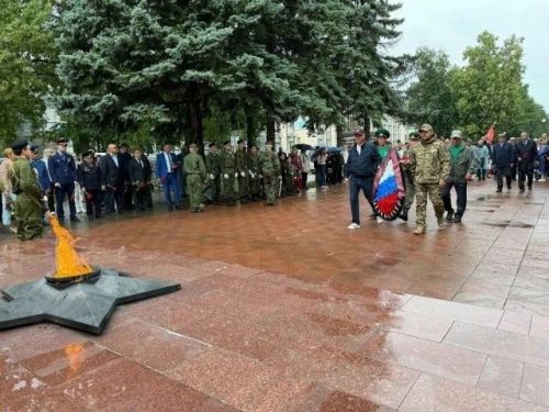 Пограничники Лениногорска и их семьи приняли участие в митинге у Вечного огня