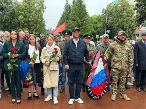 Пограничники Лениногорска и их семьи приняли участие в митинге у Вечного огня
