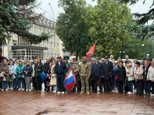 Пограничники Лениногорска и их семьи приняли участие в митинге у Вечного огня