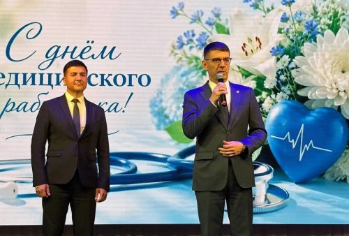 Глава Лениногорского района поздравил медицинских работников с профессиональным праздником
